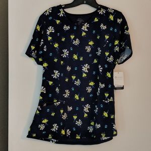 NWT Pretty Daisy Scrub Top